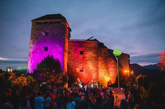 Adventzauber Burg Oberkapfenberg – Weihnachtsmarkt mit Handwerk und Fackelschein auf der mittelalterlichen Burg